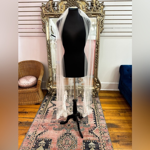 Lace Veil, 60” veil, bridal veil, ivory veil, floral lace beaded veil, brand new - Picture 1 of 6